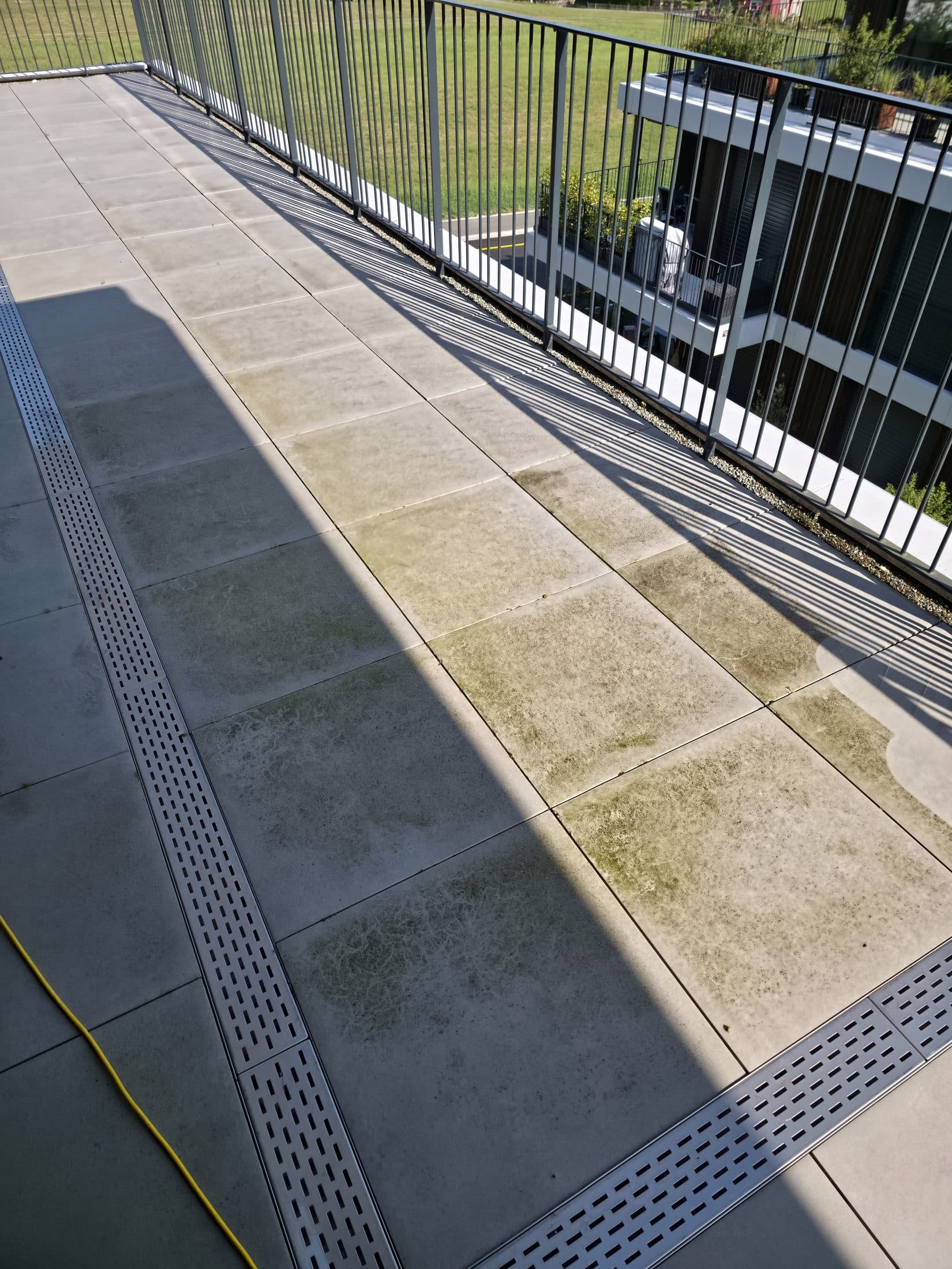 Fassadenreinigung before professional service